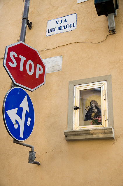 Virgin_Mary_Shrine,_Florence,_May,_2007_photo_by_Wanderer_and_Wonderer